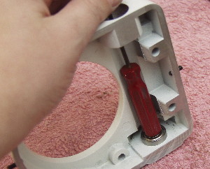 Replacing the worm roller carrier