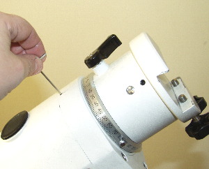 Loosening the DEC worm carrier upper set screw