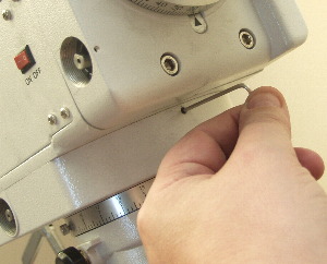 Tigtening the RA upper set screw