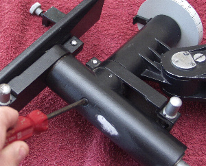 Replacing the RA locking screw