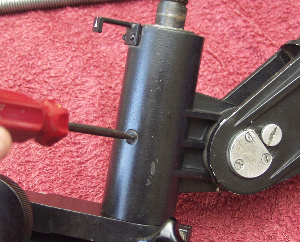 Removing the screw on the RA axis