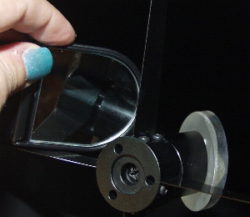 Checking the secondary mirror tilt with a small mirror